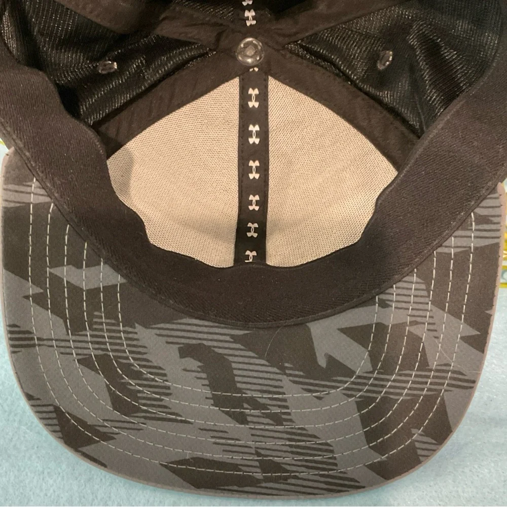 Under Armour Black and Gray‎ Cap